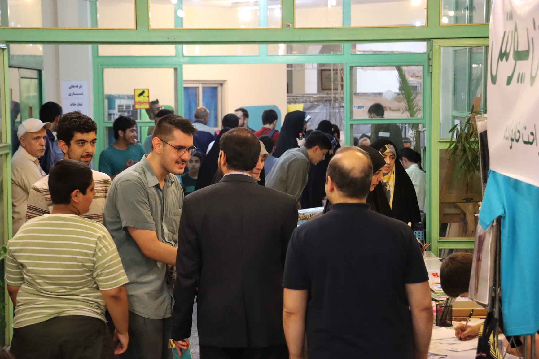 بی‌همگان به‌ سر نشود